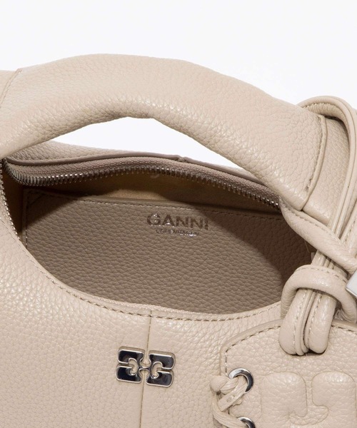 GANNI(ガニー)の「GANNI Hobo Mini Grained ガニー ホーボー ミニ ハンドバッグ(ハンドバッグ・レディース・ホワイト系1・FREE)」の3枚目の写真