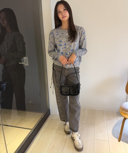 mebole(メボレ)の「クルーネックフラワーカーディガン(カーディガン/ボレロ・レディース・ホワイト/ブラック/グレー・FREE)」の7枚目の写真