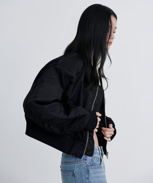 MUSINSA STANDARD WOMAN（ムシンサスタンダードウーマン）の「ウィメンズクロップMA-1ボンバージャケット[ブラック]（ブルゾン・レディース・ブラック・MEDIUM/LARGE/SMALL）」の15枚目の写真