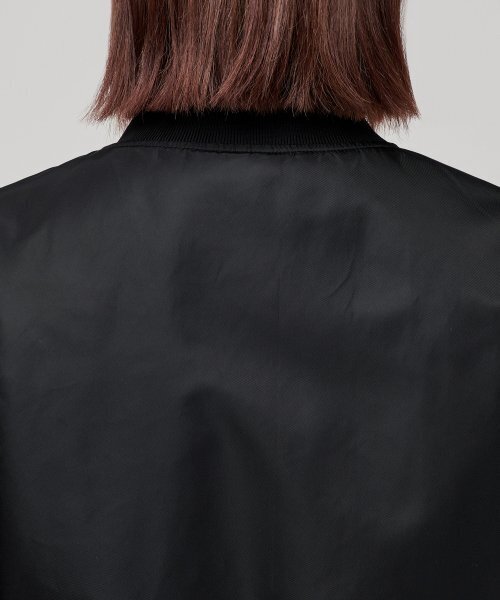 MUSINSA STANDARD WOMAN（ムシンサスタンダードウーマン）の「ウィメンズクロップMA-1ボンバージャケット[ブラック]（ブルゾン・レディース・ブラック・MEDIUM/LARGE/SMALL）」の10枚目の写真