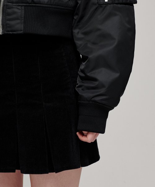 MUSINSA STANDARD WOMAN（ムシンサスタンダードウーマン）の「ウィメンズクロップMA-1ボンバージャケット[ブラック]（ブルゾン・レディース・ブラック・MEDIUM/LARGE/SMALL）」の7枚目の写真