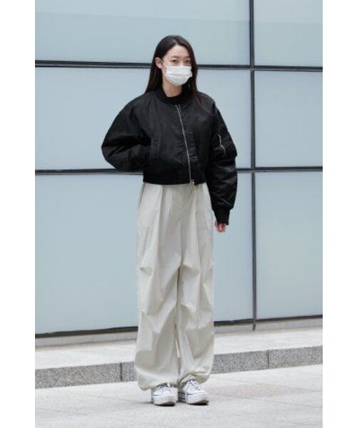 MUSINSA STANDARD WOMAN（ムシンサスタンダードウーマン）の「ウィメンズクロップMA-1ボンバージャケット[ブラック]（ブルゾン・レディース・ブラック・MEDIUM/LARGE/SMALL）」の21枚目の写真