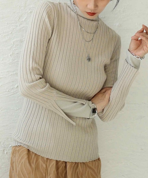Sawa a la mode(サワアラモード)の「レイヤード風スリーブラメリブニット(ニット/セーター・レディース・ベージュ/ライトグレー/ブラック・FREE)」の1枚目の写真