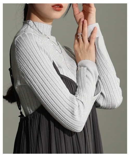 Sawa a la mode(サワアラモード)の「レイヤード風スリーブラメリブニット(ニット/セーター・レディース・ベージュ/ライトグレー/ブラック・FREE)」の18枚目の写真