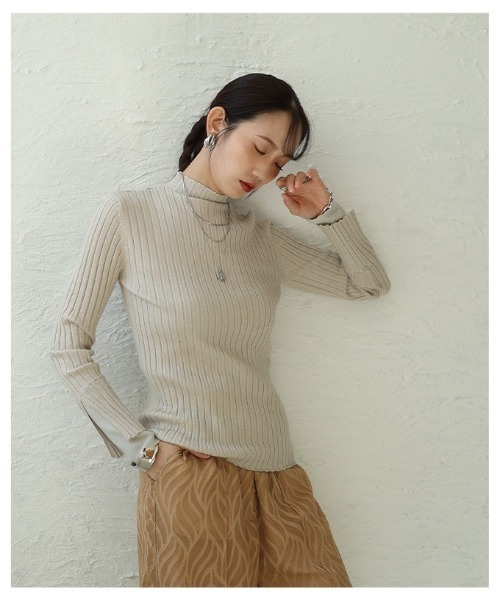 Sawa a la mode(サワアラモード)の「レイヤード風スリーブラメリブニット(ニット/セーター・レディース・ベージュ/ライトグレー/ブラック・FREE)」の19枚目の写真