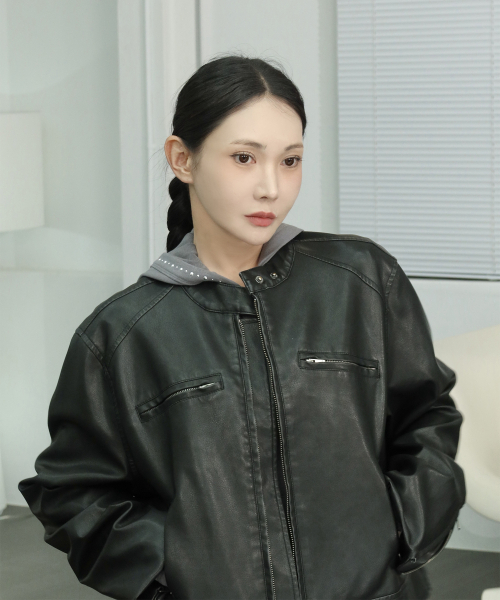 PLACE STUDIO（プレイススタジオ）の「ヴィンテージピグメントウォッシングツーウェイネックボタンレザージャケットジャンパー _ 2COLOR（ライダースジャケット・レディース・ブラック/ブラウン・FREE）」の3枚目の写真