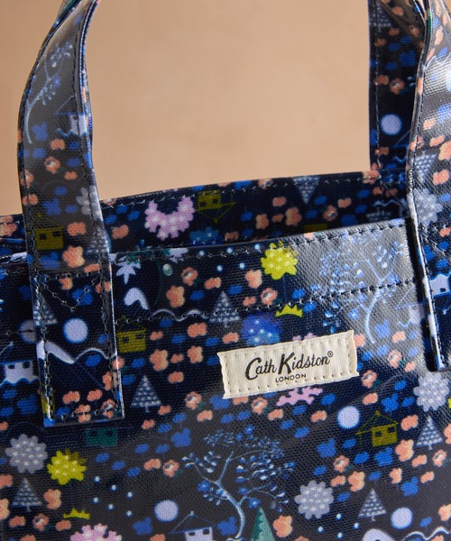 Cath Kidston(キャスキッドソン)の「スモール ブックバッグTiny Town(トートバッグ・レディース・その他・FREE)」の4枚目の写真