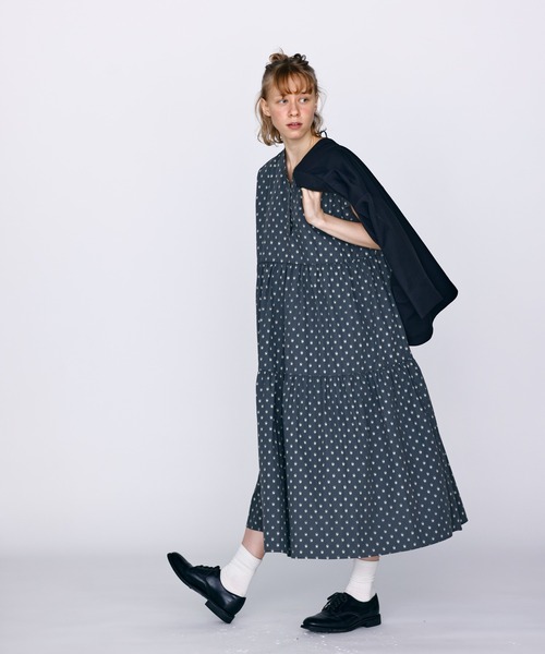 Kelen（ケレン）の「「KELEN / ケレン」フレンチスリーブティアードワンピース（ワンピース・レディース・チャコールグレー/ライトベージュ/ネイビー・S/M）」の6枚目の写真