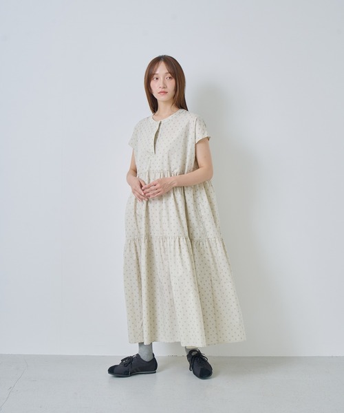 Kelen（ケレン）の「「KELEN / ケレン」フレンチスリーブティアードワンピース（ワンピース・レディース・チャコールグレー/ライトベージュ/ネイビー・S/M）」の13枚目の写真