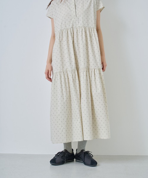 Kelen（ケレン）の「「KELEN / ケレン」フレンチスリーブティアードワンピース（ワンピース・レディース・チャコールグレー/ライトベージュ/ネイビー・S/M）」の15枚目の写真