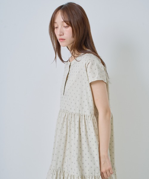 Kelen（ケレン）の「「KELEN / ケレン」フレンチスリーブティアードワンピース（ワンピース・レディース・チャコールグレー/ライトベージュ/ネイビー・S/M）」の17枚目の写真