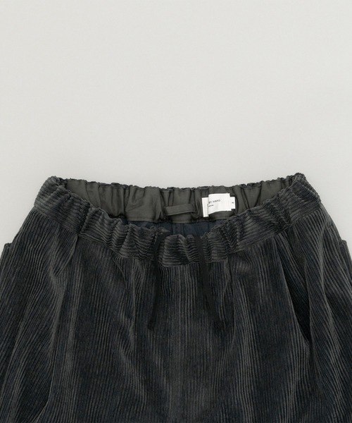 STUDIOUS（ステュディオス）の「【STILL BY HAND】Corduroy easy pants（その他パンツ・メンズ・ブラック/ダークグレー・44/46）」の4枚目の写真