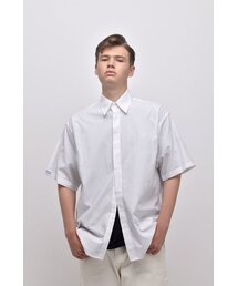 APOSTROPHE COMMA（アポストロフィコンマ）の「[ユニセックス] スリーブポイントヒドンオーバー半袖シャツ (ホワイト)（シャツ/ブラウス）」