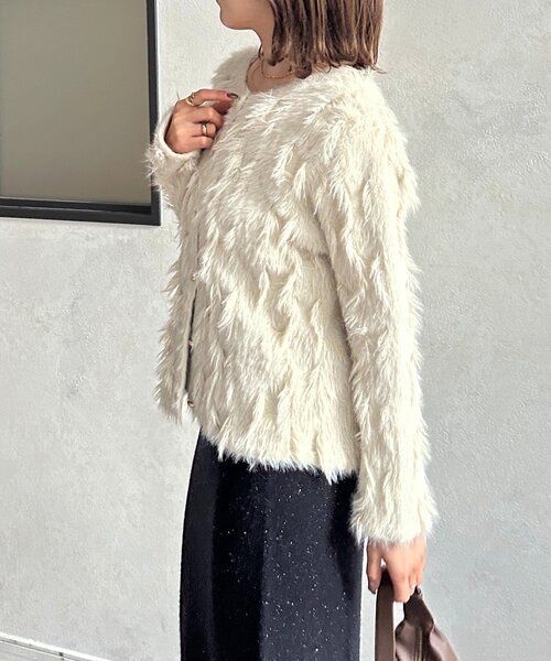 Thevon(ゼボン)の「GOLDボタンフェザーニットカーディガン(カーディガン/ボレロ・レディース・アイボリー/チャコールグレー・FREE)」の4枚目の写真