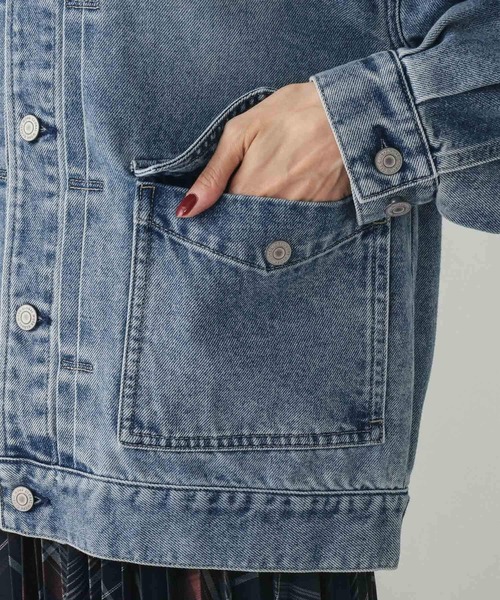 GLOBAL WORK(グローバルワーク)の「GOODデニムノーカラージャケット/601266(デニムジャケット・レディース・ライトブルー/ブルー・MEDIUM/LARGE)」の19枚目の写真