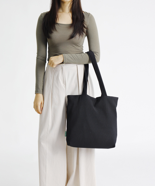 GREEN STUFF(グリーンスタッフ)の「easygoing modern bag 67 - pleats black(エコバッグ/サブバッグ・レディース・その他・FREE)」の3枚目の写真