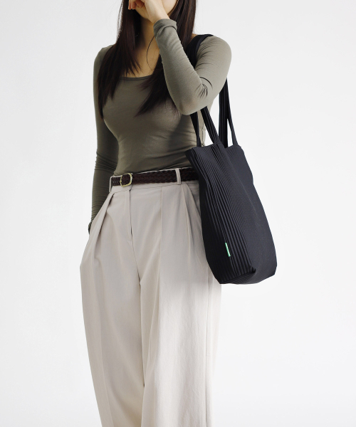 GREEN STUFF(グリーンスタッフ)の「easygoing modern bag 67 - pleats black(エコバッグ/サブバッグ・レディース・その他・FREE)」の5枚目の写真