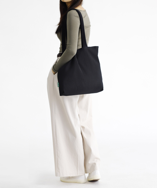 GREEN STUFF(グリーンスタッフ)の「easygoing modern bag 67 - pleats black(エコバッグ/サブバッグ・レディース・その他・FREE)」の7枚目の写真