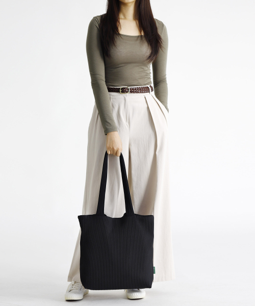 GREEN STUFF(グリーンスタッフ)の「easygoing modern bag 67 - pleats black(エコバッグ/サブバッグ・レディース・その他・FREE)」の8枚目の写真