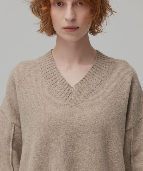 PUBLIC TOKYO（パブリックトウキョウ）の「ラムウールVネックニット（ニット/セーター・レディース・ベージュ/ブラック/オレンジ・FREE）」の5枚目の写真