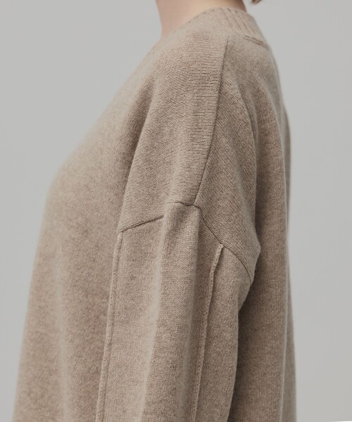 PUBLIC TOKYO（パブリックトウキョウ）の「ラムウールVネックニット（ニット/セーター・レディース・ベージュ/ブラック/オレンジ・FREE）」の7枚目の写真