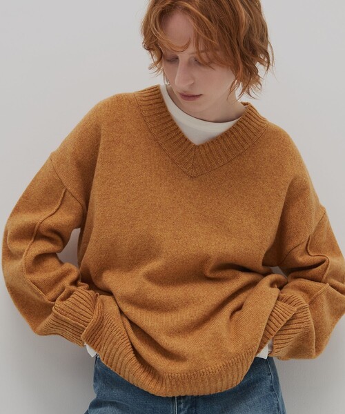 PUBLIC TOKYO（パブリックトウキョウ）の「ラムウールVネックニット（ニット/セーター・レディース・ベージュ/ブラック/オレンジ・FREE）」の3枚目の写真