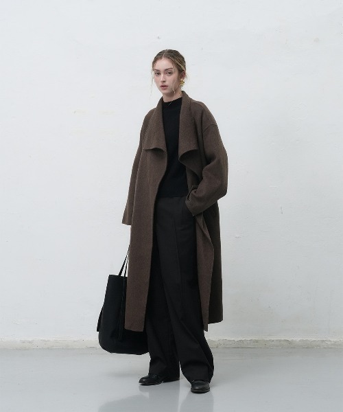 GENERAL IDEA（ジェネラルアイデア）の「【GENERAL IDEA】ハンドメイドショールカラーロングコート / HANDMADE SHAWL COLLAR LONG COAT（チェスターコート・レディース・ブラウン/チャコール・L/M/S）」の2枚目の写真