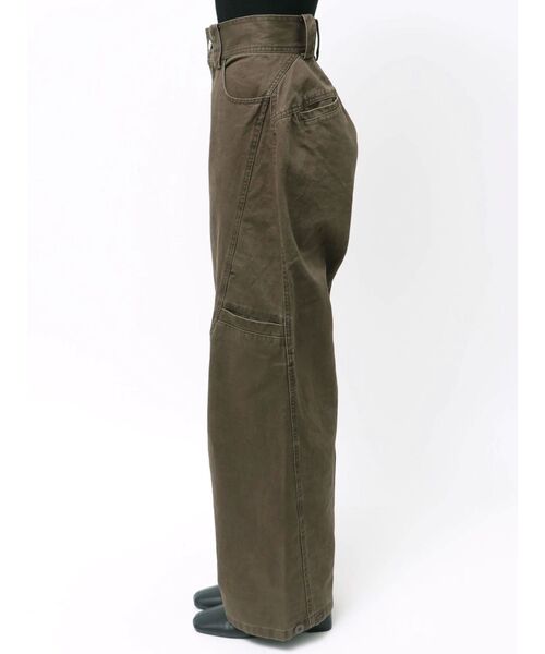 MURUA(ムルーア)の「パッチポケットバレルレッグパンツ(その他パンツ・レディース・カーキ/ブラウン・2/1)」の12枚目の写真