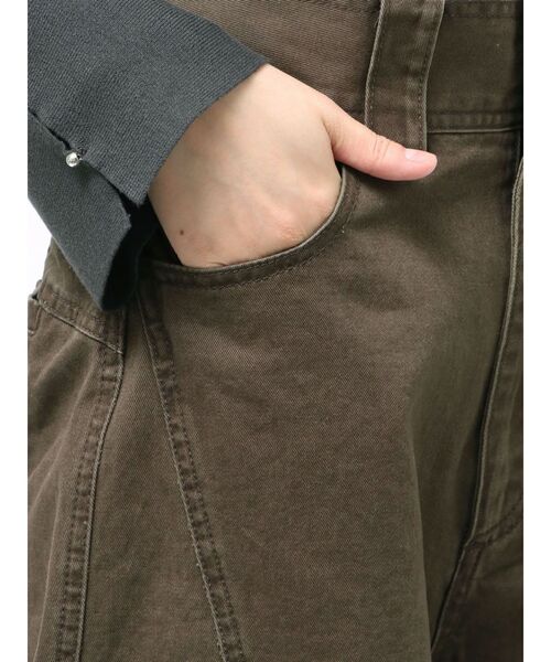 MURUA(ムルーア)の「パッチポケットバレルレッグパンツ(その他パンツ・レディース・カーキ/ブラウン・2/1)」の16枚目の写真