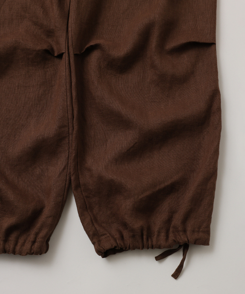 UNFOLLOW（アンフォロー）の「【FOLL / フォル】summer weight knee tuck pants（スラックス・メンズ・ネイビー/ブラウン・3/2）」の6枚目の写真