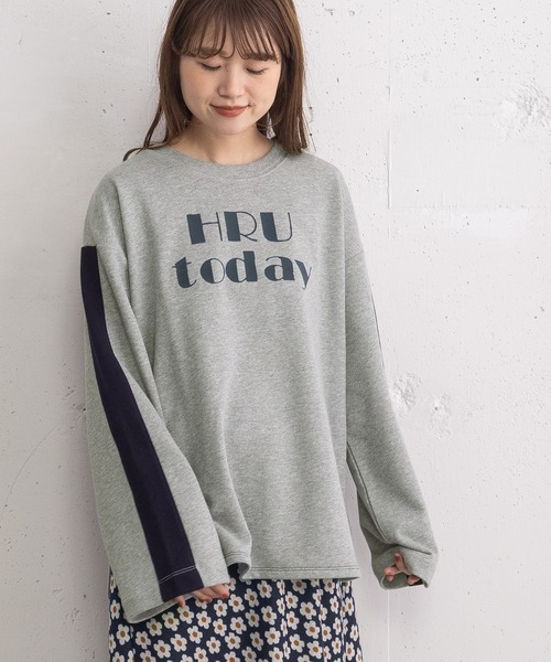 POU DOU DOU(プードゥドゥ)の「HRUプリント袖ライン裏毛プルオーバー(Tシャツ/カットソー・レディース・グレー/オートミール/グリーン・3)」の1枚目の写真