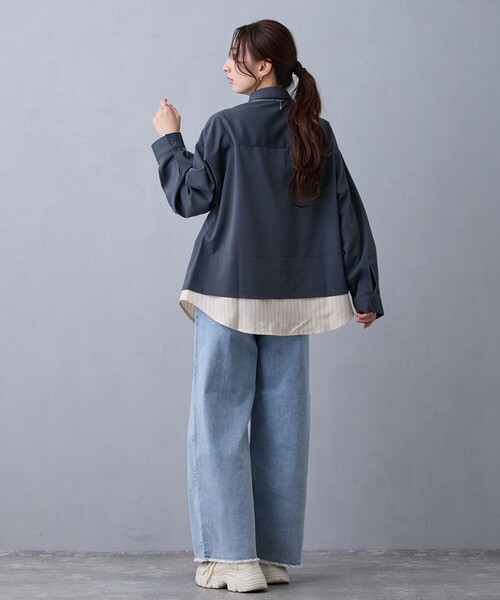 NICOLE CLUB(ニコル クラブ)の「レイヤードオーバーシャツ(シャツ/ブラウス・レディース・オフホワイト/ブルー/チャコールグレー・M)」の12枚目の写真