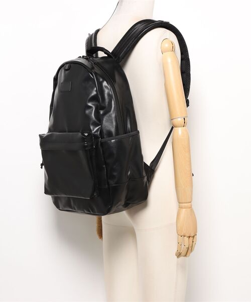 NEW ERA(ニューエラ)の「NEW ERA/ニューエラ バックパック ライトパック 27L シンセティックレザー ブラック 14750898(バックパック/リュック・メンズ・ブラック・FREE)」の15枚目の写真