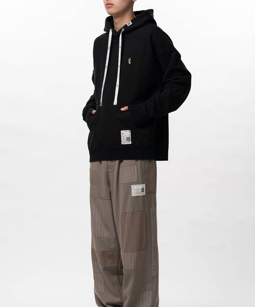 Maison MIHARA YASUHIRO（メゾンミハラヤスヒロ）の「【MIHARAYASUHIRO/ミハラヤスヒロ】LEON EMBROIDERY HOODIE（パーカー・メンズ・ブラック/グレー/パープル・44/46/48）」の16枚目の写真
