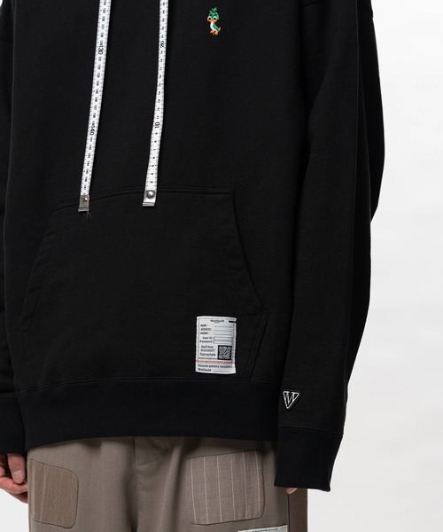 Maison MIHARA YASUHIRO（メゾンミハラヤスヒロ）の「【MIHARAYASUHIRO/ミハラヤスヒロ】LEON EMBROIDERY HOODIE（パーカー・メンズ・ブラック/グレー/パープル・44/46/48）」の17枚目の写真