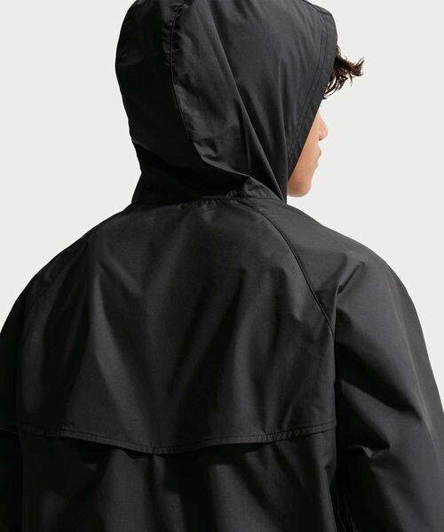 NIKE(ナイキ)の「ナイキ スポーツウェア ウィンドランナー ジュニア フーデッド レペル ジャケット / Nike Sportswear Windrunner Big Kids' Hooded Repel Jacket IF2821-010 Black(ブルゾン・キッズ・ブラック・130/140/150/160)」の5枚目の写真