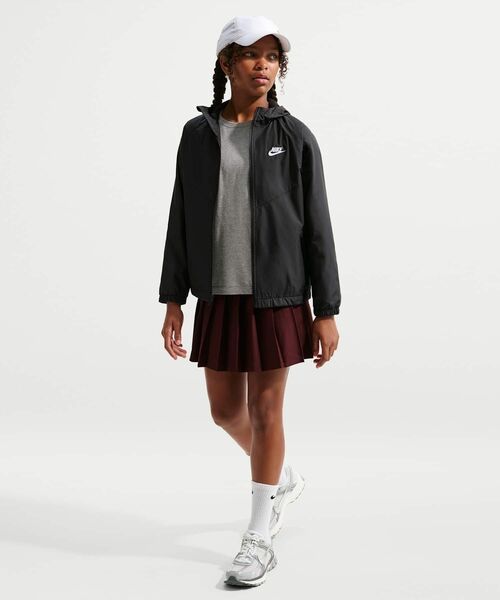NIKE(ナイキ)の「ナイキ スポーツウェア ウィンドランナー ジュニア フーデッド レペル ジャケット / Nike Sportswear Windrunner Big Kids' Hooded Repel Jacket IF2821-010 Black(ブルゾン・キッズ・ブラック・130/140/150/160)」の6枚目の写真
