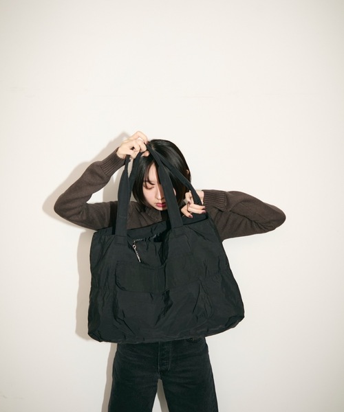 TONER(トナー)の「ナイロンミリタリートートバッグ/ロゴプレート付き(トートバッグ・レディース・ブラウン/カーキ/ブラック/オフホワイト/レッド・FREE)」の7枚目の写真