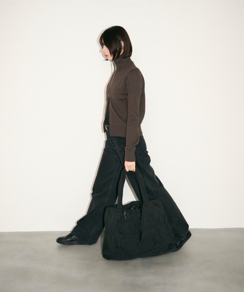 TONER(トナー)の「ナイロンミリタリートートバッグ/ロゴプレート付き(トートバッグ・レディース・ブラウン/カーキ/ブラック/オフホワイト/レッド・FREE)」の9枚目の写真