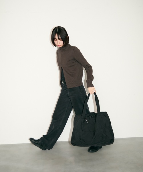 TONER(トナー)の「ナイロンミリタリートートバッグ/ロゴプレート付き(トートバッグ・レディース・ブラウン/カーキ/ブラック/オフホワイト/レッド・FREE)」の11枚目の写真