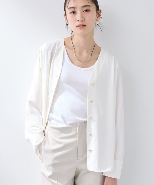 INDIVI(インディヴィ)の「【洗える/UVケア/マットサテン】Vネックドルマンスリーブブラウス(シャツ/ブラウス・レディース・ネイビー/パープル/ホワイト・38/13/05/34/15 )」の18枚目の写真