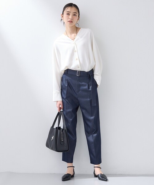 INDIVI(インディヴィ)の「【洗える/UVケア/マットサテン】Vネックドルマンスリーブブラウス(シャツ/ブラウス・レディース・ネイビー/パープル/ホワイト・38/13/05/34/15 )」の16枚目の写真