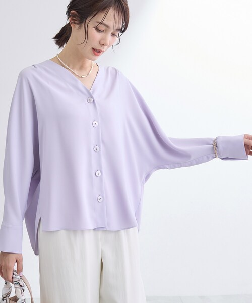 INDIVI(インディヴィ)の「【洗える/UVケア/マットサテン】Vネックドルマンスリーブブラウス(シャツ/ブラウス・レディース・ネイビー/パープル/ホワイト・38/13/05/34/15 )」の14枚目の写真