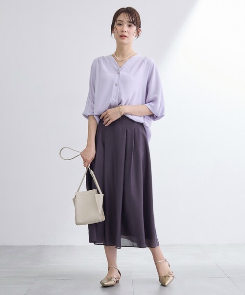 INDIVI(インディヴィ)の「【洗える/UVケア/マットサテン】Vネックドルマンスリーブブラウス(シャツ/ブラウス・レディース・ネイビー/パープル/ホワイト・38/13/05/34/15 )」の12枚目の写真