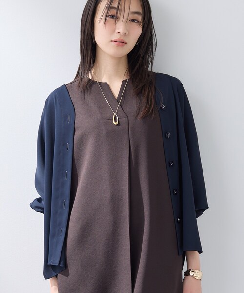 INDIVI(インディヴィ)の「【洗える/UVケア/マットサテン】Vネックドルマンスリーブブラウス(シャツ/ブラウス・レディース・ネイビー/パープル/ホワイト・38/13/05/34/15 )」の10枚目の写真
