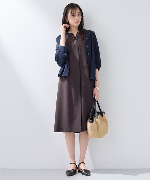 INDIVI(インディヴィ)の「【洗える/UVケア/マットサテン】Vネックドルマンスリーブブラウス(シャツ/ブラウス・レディース・ネイビー/パープル/ホワイト・38/13/05/34/15 )」の9枚目の写真
