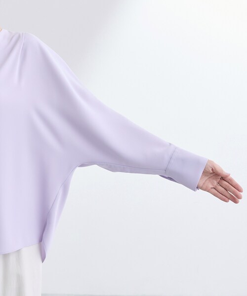 INDIVI(インディヴィ)の「【洗える/UVケア/マットサテン】Vネックドルマンスリーブブラウス(シャツ/ブラウス・レディース・ネイビー/パープル/ホワイト・38/13/05/34/15 )」の22枚目の写真