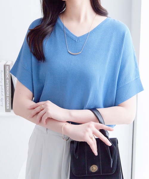 alotta(アロッタ)の「ゆるっと涼やかVネックプルオーバー(ニット/セーター・レディース・オレンジ/グレイッシュベージュ/ホワイト×ブラック/ブラック/ブルー・M/L/LL)」の4枚目の写真