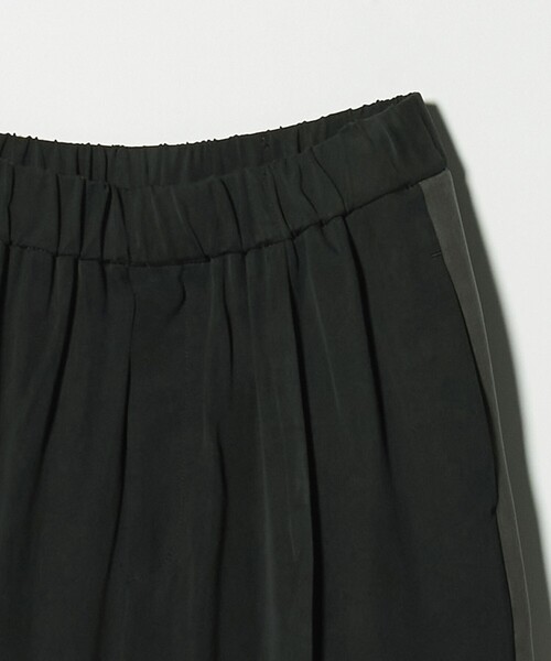 ASTRAET(アストラット)の「<ASTRAET>キュプラ サテン ソクショウ ワイドパンツ(その他パンツ・レディース・ダークグレー/ブラック・00/0/1)」の7枚目の写真