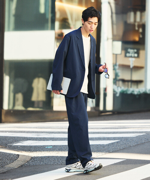 FREAK'S STORE（フリークスストア）の「限定展開 AiRide/エアライド リラックスフィット ポケッタブルトラベルセットアップ/テーラードジャケット/ワイドテーパードパンツ/吸水速乾/UVカット（セットアップ・メンズ・ブラック/グレイッシュベージュ/ネイビー/チャコールグレー・LARGE/MEDIUM/SMALL）」の5枚目の写真